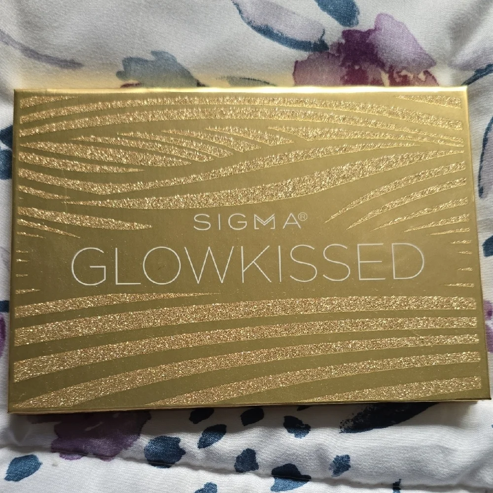 Sigma Glowkissed Highlighter Palette - Picture 3 of 4